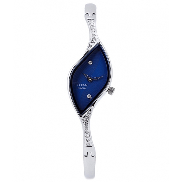 Đồng hồ nữ Titan 9710SM01 với màu xanh độc đáo và kiểu dáng kiêu sa, tinh tế